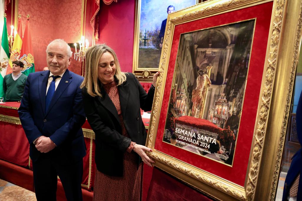 &copy;Ayto.Granada: EL SAL�N DE PLENOS DEL AYUNTAMIENTO ALBERGA LA PRESENTACI�N DEL CARTEL DE LA SEMANA SANTA 2024 DE LA MANO DE FERNANDO GARC�A, CON JES�S DE LA PACIENCIA COMO PROTAGONISTA 